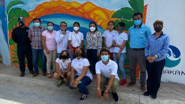Develan mural en Puerto Morelos para concientizar sobre el uso adecuado del agua