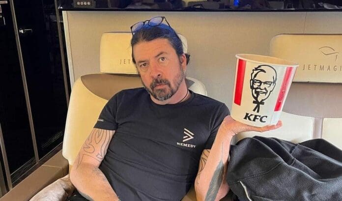 Los Foo Fighters dieron un concierto un Argentina; se hizo viral una historia de cómo mandaron a pedir mucho pollo de KFC. Foto: Redes sociales