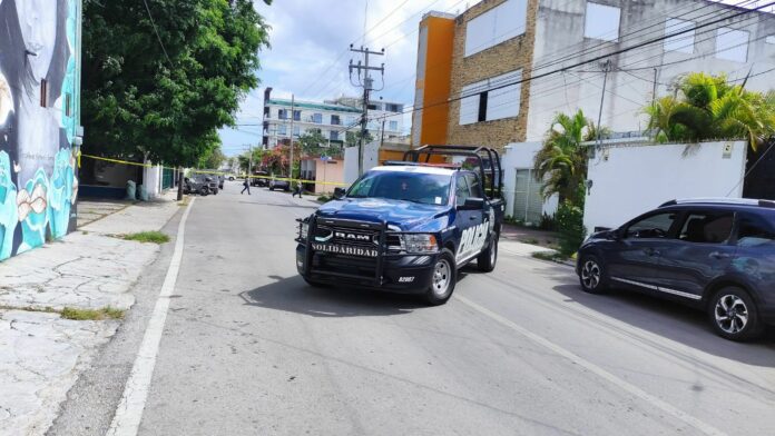 Balean fachada de local de buceo en Playa del Carmen