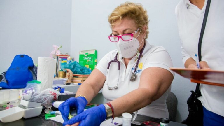 DIF Tulum invita a adultos mayores todos los miércoles a revisar su glucosa y presión