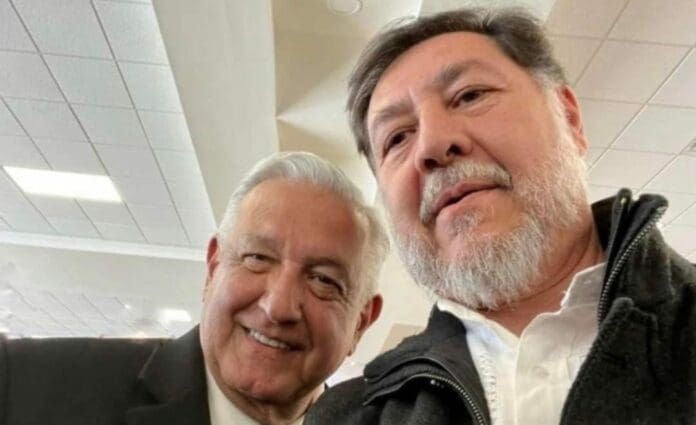 AMLO saludó a casi todo el mundo durante la inauguración del AIFA, excepto a Fernández Noroña. ¿Pues qué le hizo el diputado? Foto: Facebook de Fernández Noroña