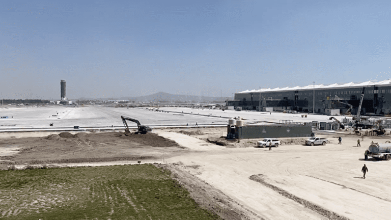 Taxistas calculan costos para llegar al AIFA desde diversa zonas de CDMX