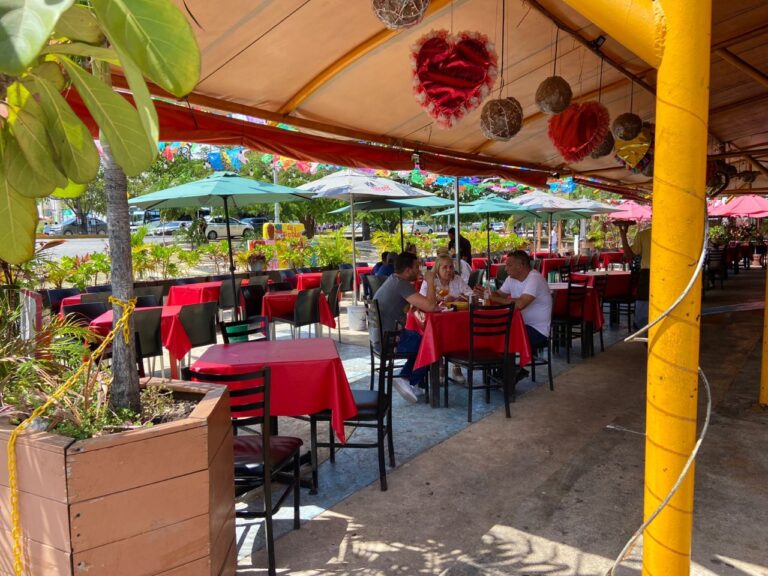 Actualizan horarios para restaurantes, restaurantes bar, bares y tiendas de conveniencia en Quintana Roo
