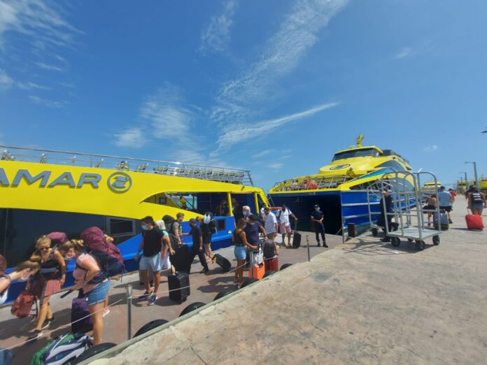 Isla Mujeres recibe a turistas durante fin de semana largo