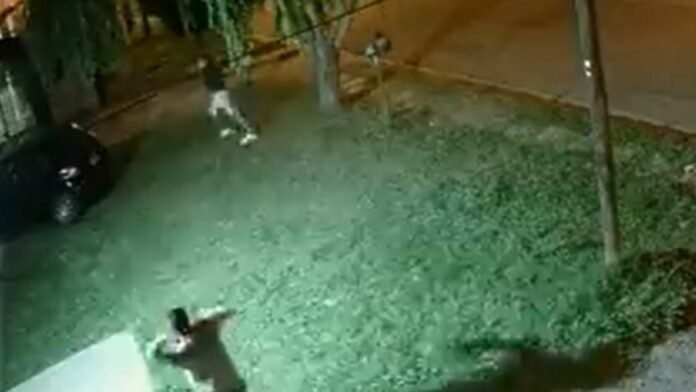 Hombre se defiende con piedras para evitar que le roben su vehículo