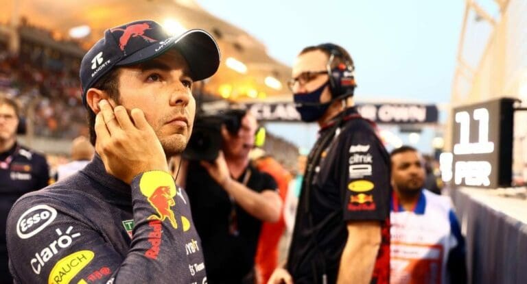 Video: “Truena” auto de “Checo” Pérez cuando estaba por llegar en tercer lugar