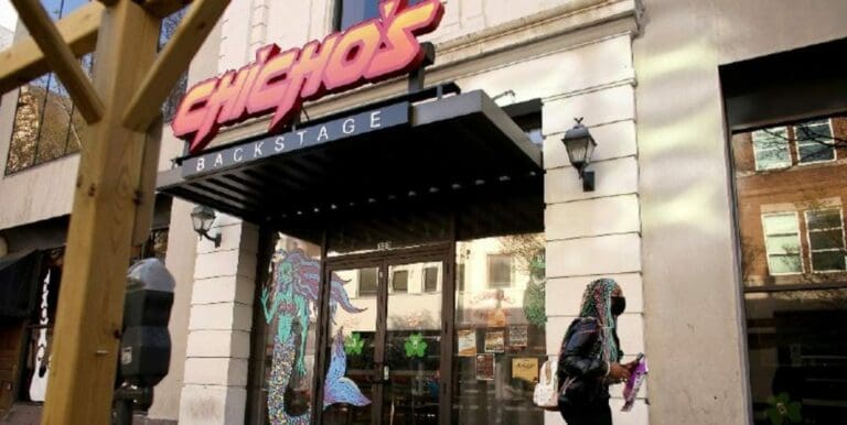 Una reportera fue asesinada a las afueras de un restaurante en los Estados Unidos; quedó en medio de un tiroteo. Foto: AP