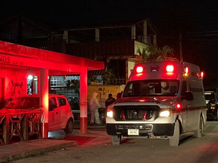 Logran Bomberos de Tulum sacar los cuerpos de fallecidos en fosa séptica tras varias horas