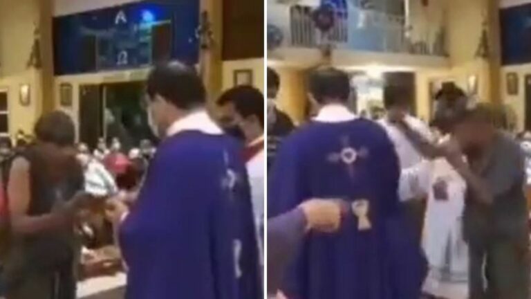 VIDEO: Sacerdote le negó la hostia a un indigente, este le pega por la espalda