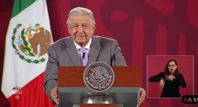AMLO prácticamente retó al INE y hasta al Poder Judicial a que lo censuren a él y a su conferencia; dio a entender que hablará de todo. Foto: Captura de video