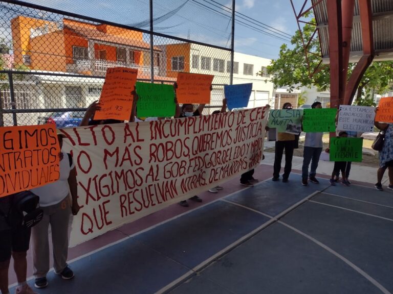 Protestan vecinos de colonias irregulares contra la CFE en Cancún