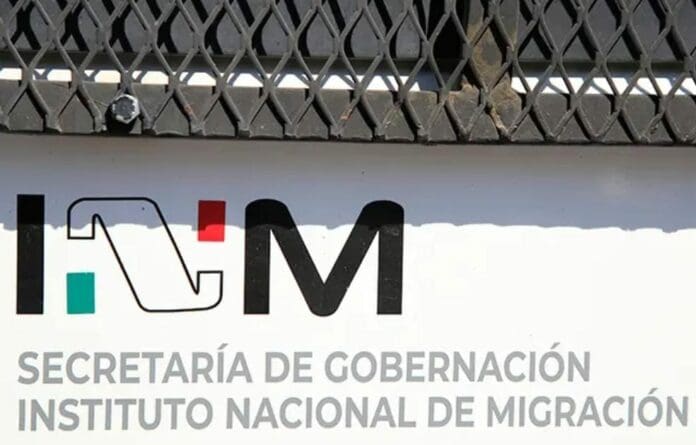Cuatro migrantes originarios de Cuba denuncian que un abogado los estafó; lo peor es que se los recomendó el propio INM. Foto: Agencia Enfoque