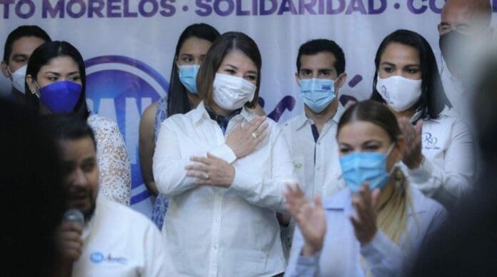 Kira Iris San acudió a registrarse como candidata a la diputación por los partidos Acción Nacional de la Revolucxón Democrática y Confianza por Q. Roo. Foto: Redes de Kira Iris