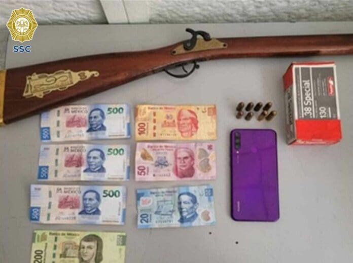 Capturan a un adolescente y dos hombres por asalto con una escopeta