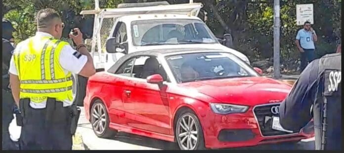 Canadiense ejecutado dentro de su audi, habría sido amenazado en narcomanta en Playacar