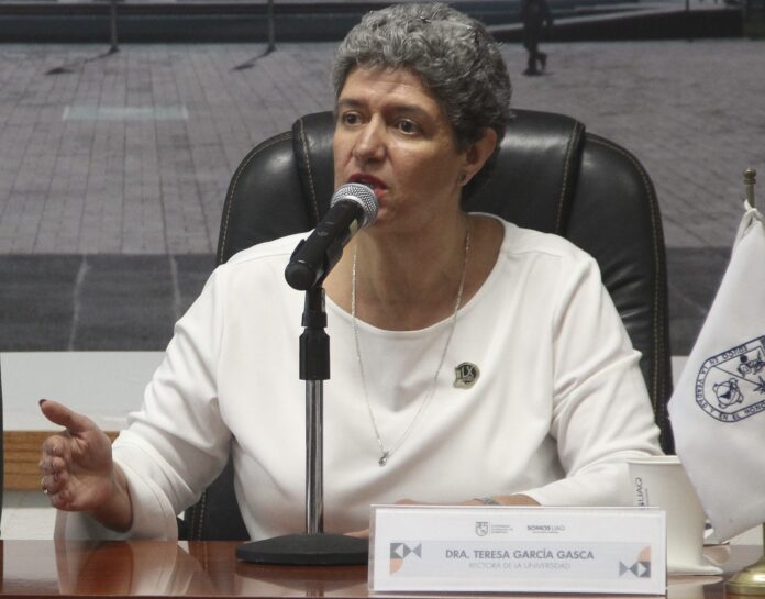 Rectora de la UAQ tilda de 