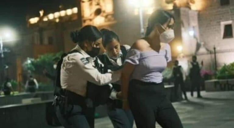 Video: Denuncian represión policiaca en marchas de Michoacán y Tlaxcala