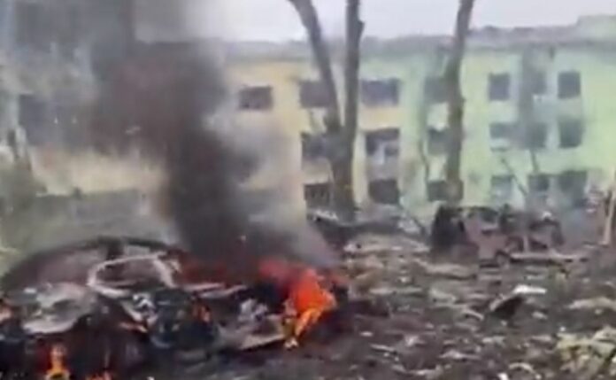 Bombardean tropas rusas un hospital infantil en la ciudad ucraniana de Mariúpol, van 17 heridos
