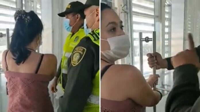 VIDEO: Reclama por un cobro excesivo de equipaje, se la llevan esposada