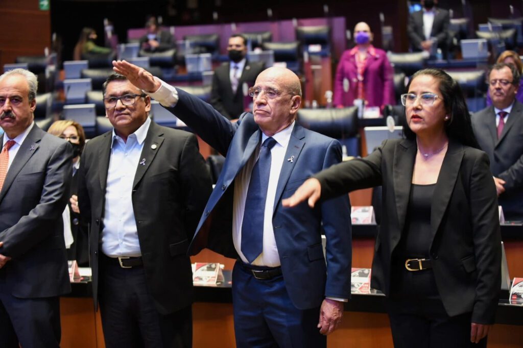Rinden protesta senadores suplentes de Pech y Marybel