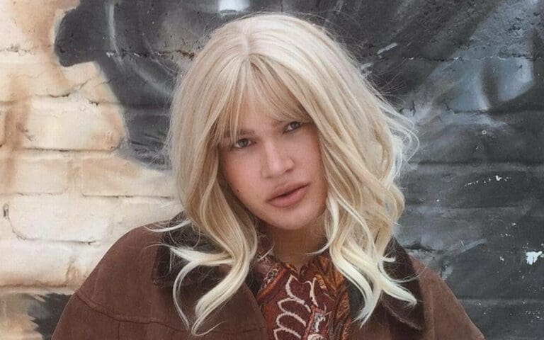 Mujer trans no puede salir de Ucrania por pasaporte con datos de género desactualizados