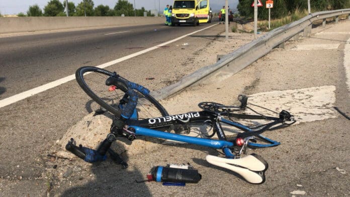 Muere ciclista tras ser atropellado; conductor se da a la fuga