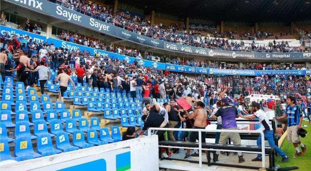 Tras la violencia suscitada en el estadio Corregidora, autoridades de la Liga MX han dado a conocer que el inmueble ha sido suspendido. Foto: Cuartoscuro