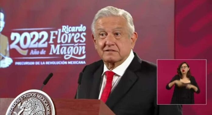 Para AMLO la violencia que se presentó en el partido de futbol del fin de semana se debe a la herencia de gobiernos neoliberales. Foto: Captura de video