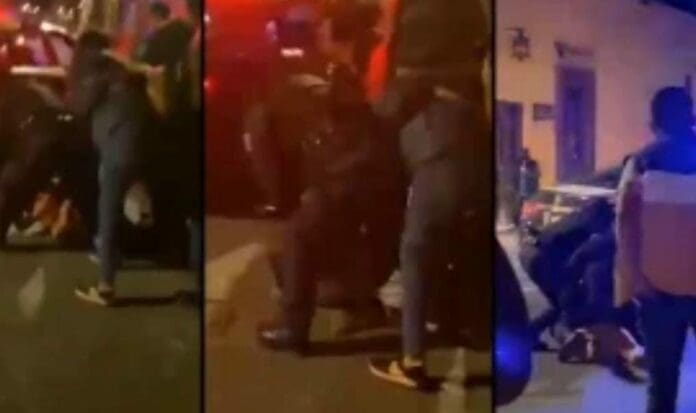 Unos policías fueron captados este fin de semana golpeando y patendo a dos mujeres en la vía pública; por lo que ya fueron cesados. Foto: Captura de video