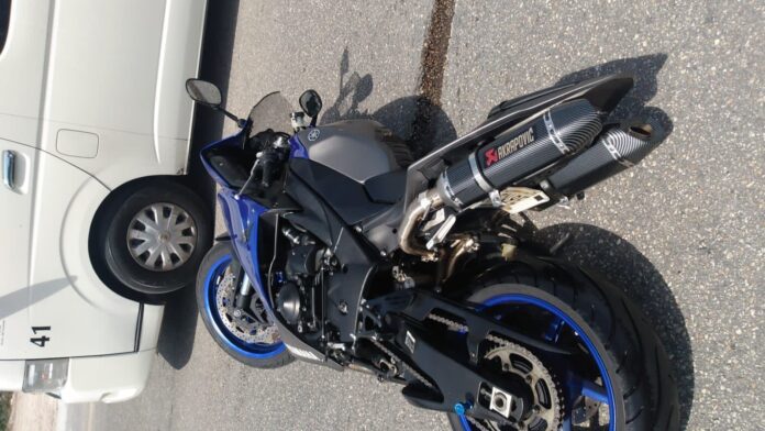 Por evitar choque, se accidenta motociclista en el bulevar Playa del Carmen