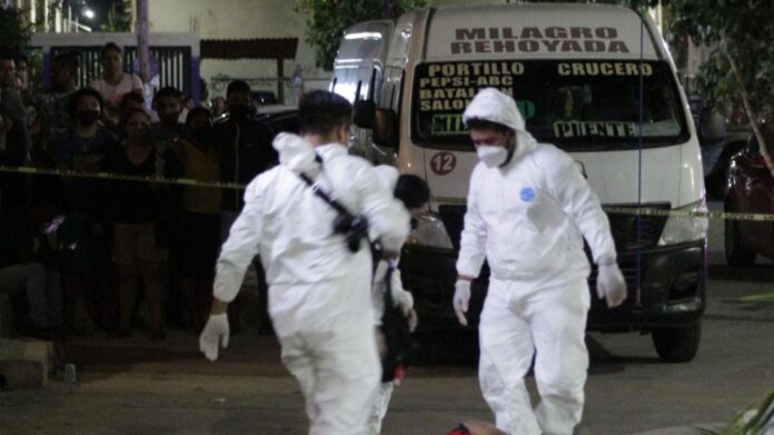 Identifican a asesinado afuera de expendio en Villas Otoch Paraíso