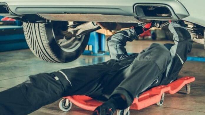 Un hombre murió tras caerle automóvil sobre el pecho