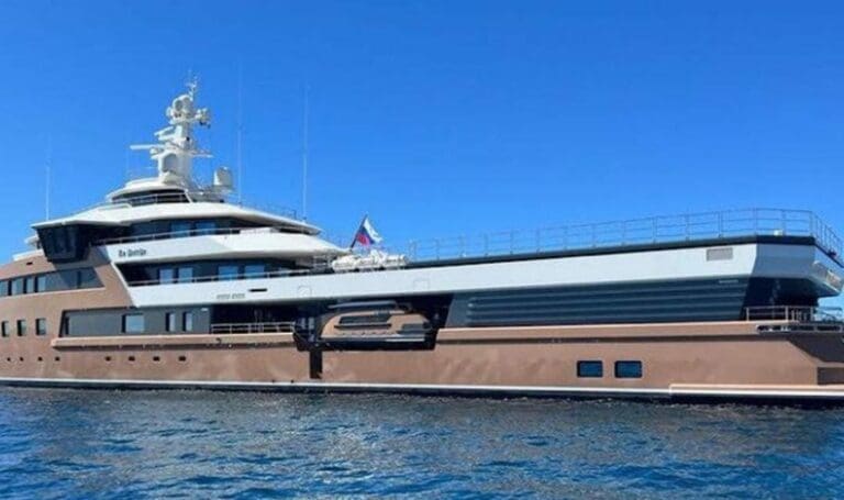 Un millonario ruso, y quien ha criticado a su gobierno por la invasión, se ha quedado a vivir en su yate en Baja California Sur. Foto: Milenio