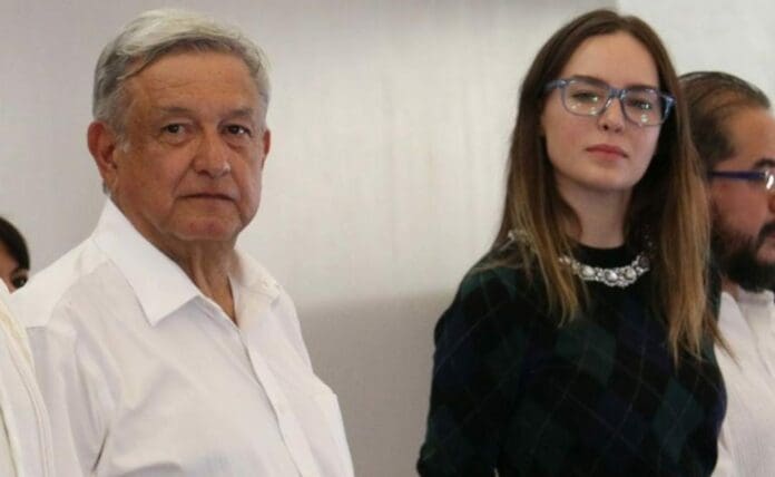 AMLO habló de Belinda; dijo que la cantante sí le debe al SAT pero que no la van a perseguir; que es posible que logren un acuerdo. Foto: Redes sociales