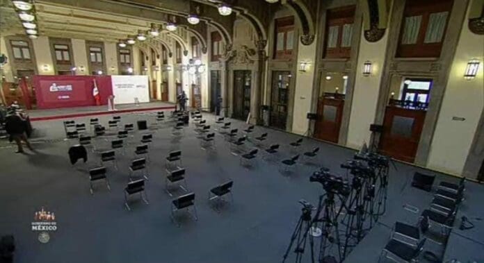 Se suspendió durante un lapso la conferencia de AMLO debido al sismo registrado y cuyo epicentro se localizó en el estado de Veracruz. Foto: Captura de video