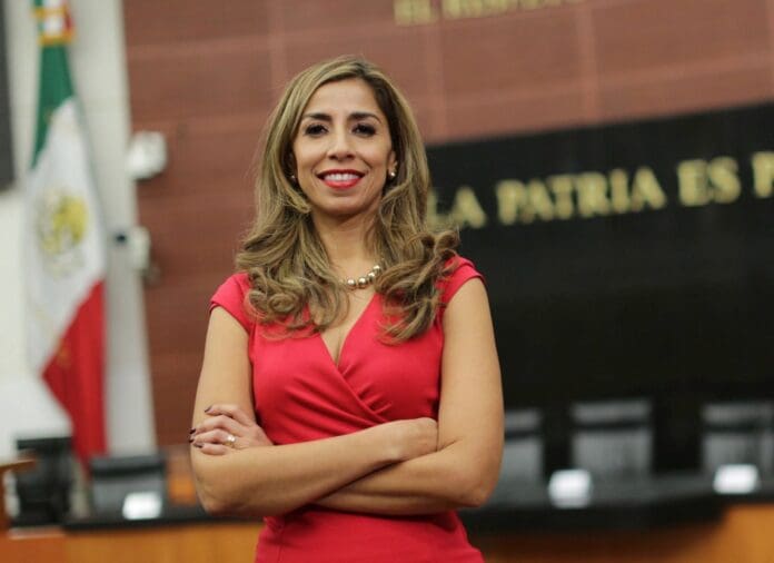 Pide Marybel Villegas licencia a su cargo