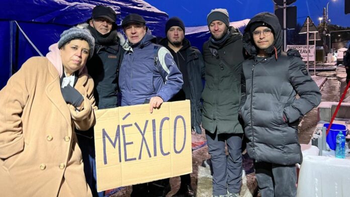 El segundo grupo de mexicanos, procedentes de Kiev, Ucrania, llegaron en la madrugada de este miércoles a Rumania para proceder con su repatriación a México.