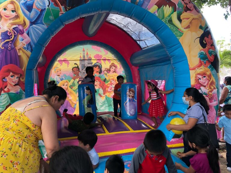 Conmemoran del Día de la Niña y el Niño en Puerto Aventuras