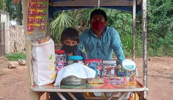 Vendedor indígena con discapacidad pide ayuda para recuperar su negocio luego de un robo