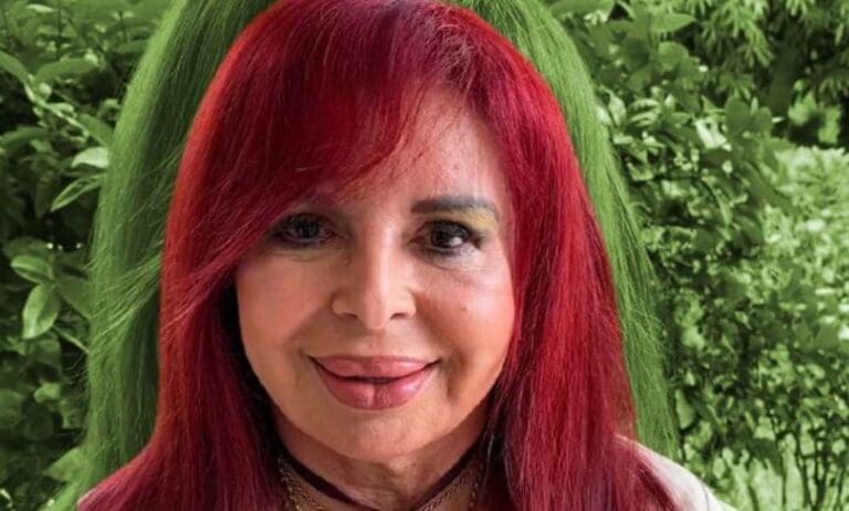 La gobernadora Layda Sansores aprovechó un evento donde dio apoyos a estudiantes para insultar a empleados de Iberdrola. Foto: Redes sociales