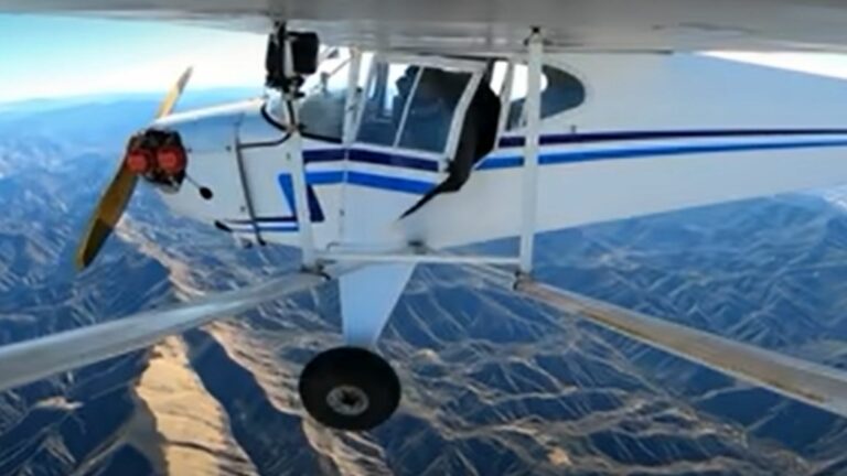 Youtuber pierde su licencia de piloto por estrellar avión a propósito para video