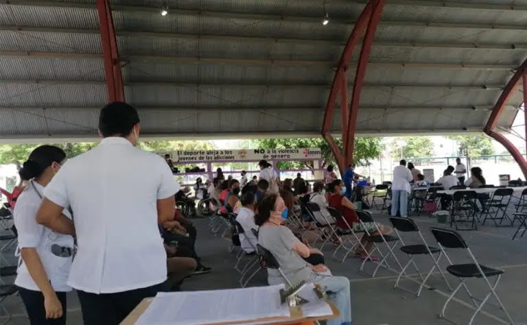 Debido a la poca afluencia de personas que se registran actualmente en los dos únicos módulos de vacunación habilitados en Cancún