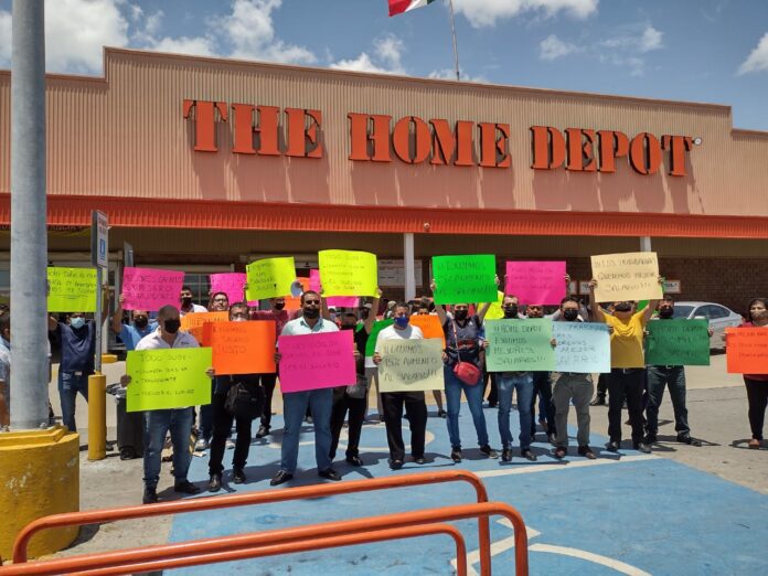Protestan trabajadores del Home Depot en Cancún por movilización nacional