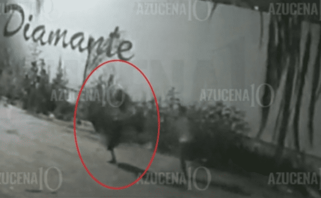 Revelan videos de Debanhi llegando corriendo al motel donde fue hallada