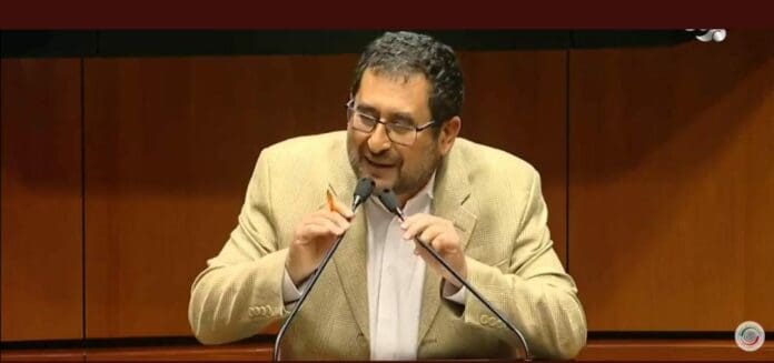 Un senador de Morena causó revuelo al ofrecer embajadas a los gobernadores que se 