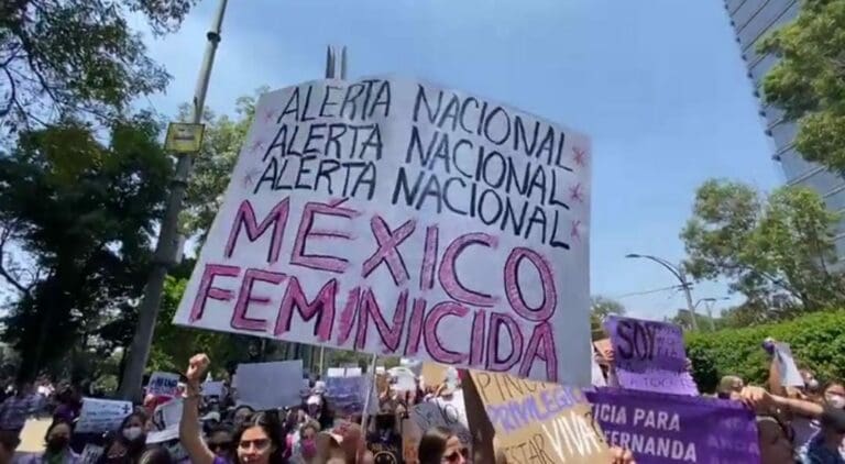 Según AMLO los feminicidios y la violencia de género es una herencia del neoliberalismo. La gente quiere más acciones del gobierno. Foto: Captura de video