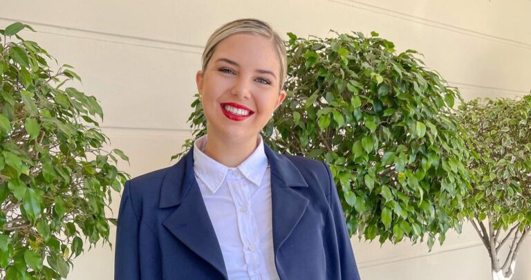 Emirates rechaza a tripulante de cabina de la forma más cruel y denigrante posible