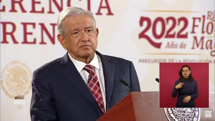En su conferencia de esta día AMLO arremetió contra los empresarios de la Riviera Maya, a quienes tachó de delincuentes. Foto: Captura de video