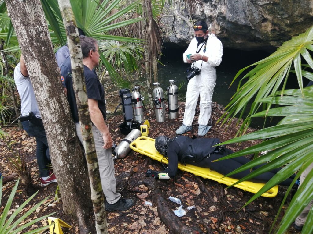 Tras 24 horas de búsqueda, rescatan a buzo ruso ahogado en un cenote de Tulum