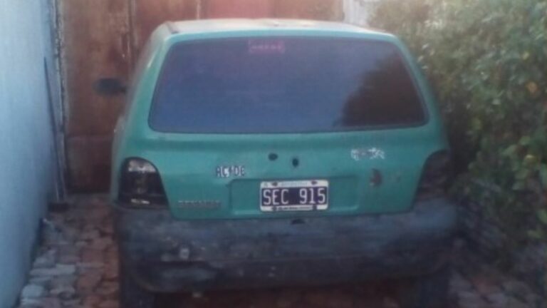 Una joven vive una situación bastante compleja, pues luego de ir a visitar a un amigo, le robaron el auto con las cenizas de su abuela dentro, las cuales llevaba a todos lados.